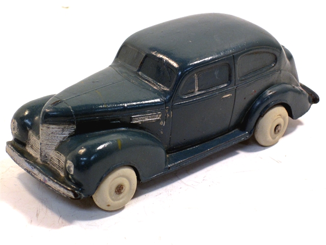 Here we have the '39 Plymouth in blue, from the passenger side front quarter.