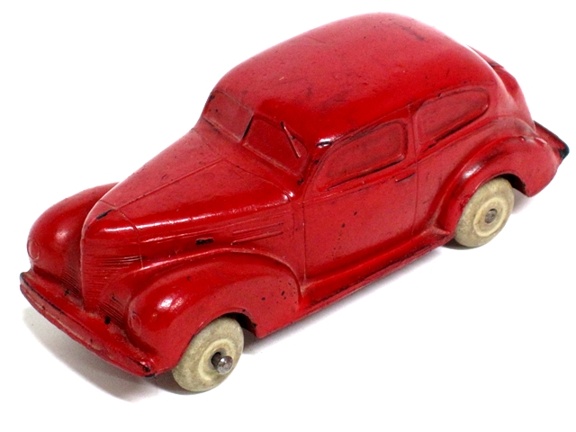 And now, the '39 Plymouth in red, from the driver's side front quarter.