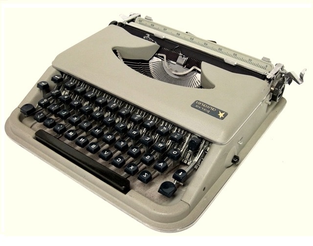 A frontal view of the Antares Parva, an Italian made portable. It is very compact, quite a bit lower than the usual portables. I will be adding more photos of the typewriter soon.