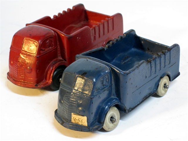 Here is a nice comparison between a pair of 4 1/4 inch AT04 round-fronted '37 Internationals.