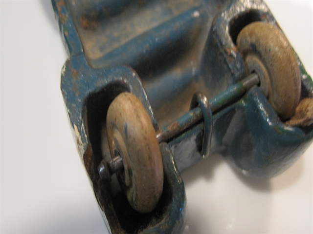 Another view of the Lincoln.