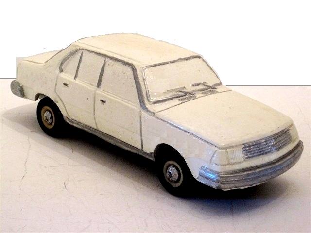 Here we have another view of the Renault, pretty much the same as the first photo and of the same shameful quality.