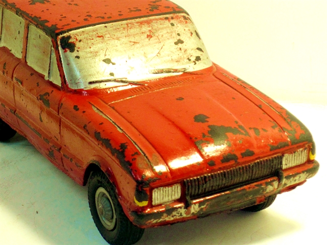 The same car, same view, except in close-up. The hood bump is quite modest, and the top of the front finders have a narrow fin running along them. The grill of vertical bars matches the vertical lines of the large, rectangular headlamps. Front turn signals are at the corner front of the fender. There are body-length scooped out areas along the sides. The rear is a continuation of the curves theme of the car, though the curved rear window glass is not detailed in the model. Simple beauty.