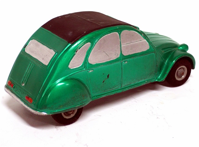 The next photo is another view of the 2CV. The roof is black and the ribs are molded in. The split door glass is also molded in for both the driver and the front passenger, and there are windshield wipers as well. The reinforcement ridges in the hood are there. The fresh air vent is molded in nicely beneath the front windshield. There are windows in each door and small quarter windows at the rear. The back window gives an idea that the view out the back is somewhat limited.