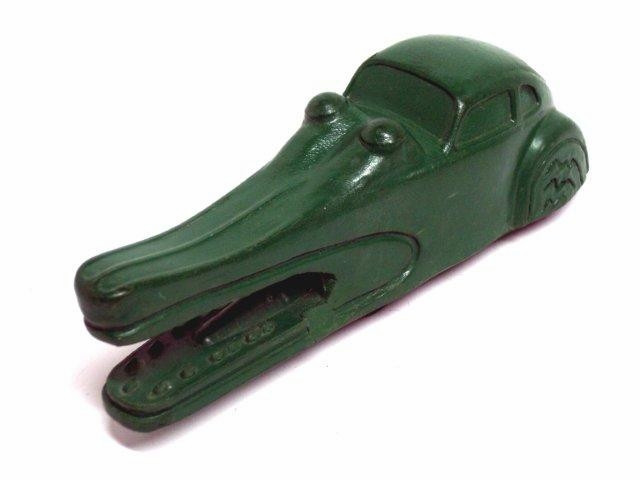 What can I say? A big, dark green gator, mousth open to display lots of teeth, big eyes wide open atop the head.