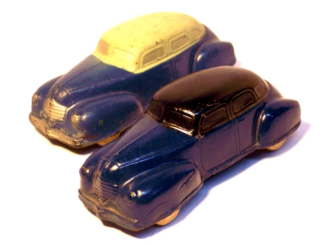 1940 Dodge pair, one white over blue and one black over blue. The '40s styling, with its curvaceous body, long front end and abruptly rounded rear, makes the car look quite large. It would have been a very comfortable auto in its time, certainly. Oddly enough, it is somewhat like a sedate, grown-up Supercharged Coupe, but perhaps that's just me. 